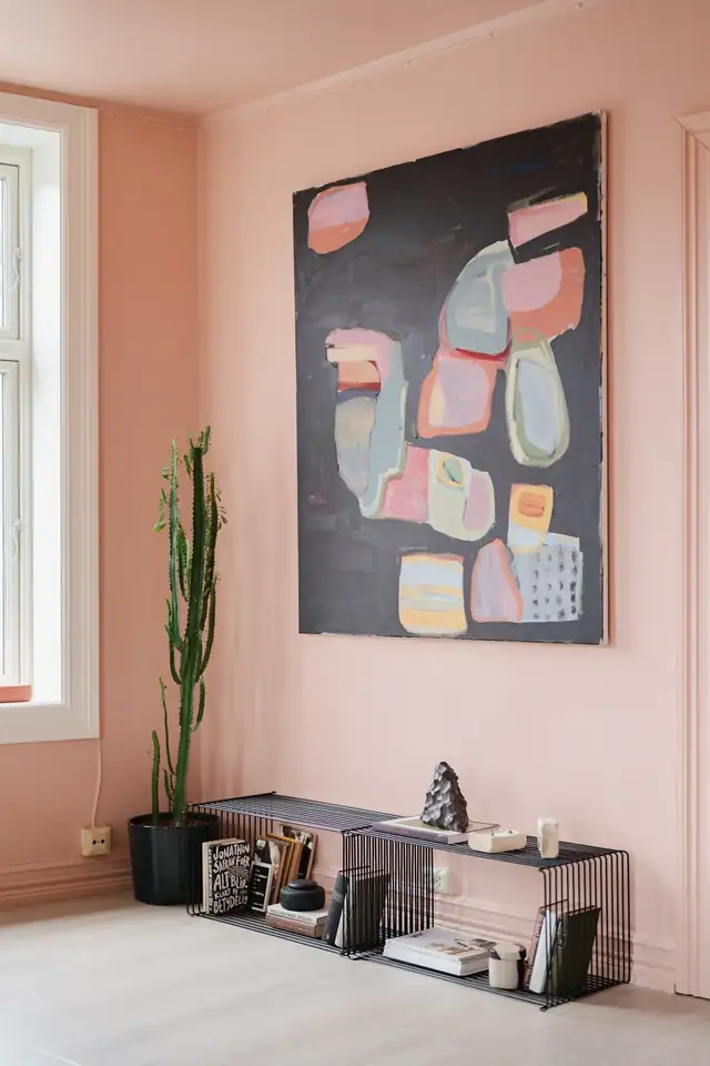 Stuen er nylig malt.