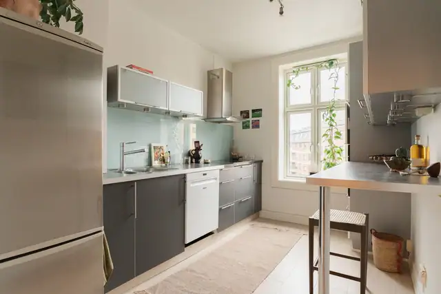 Praktisk barløsning/spiseplass på kjøkkenet.