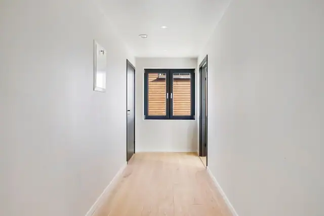 Tilrettelagt for walk-in-closet.