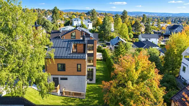 Boligen har vedtektsfestet bruksrett til hage. AI generert bilde, avvik vil forekomme.