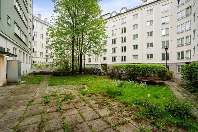 Det er planlagt og budsjettert inn oppgradering av bakgård/hage i 2026. Styreleder opplyser at en av Danmarks mest anerkjente hagearkitekter skal bistå i arbeidet med oppgradering av bakgård.