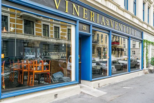Like utenfor døren har man også tilgang på et rikt utvalg butikker, kafeer og restauranter.