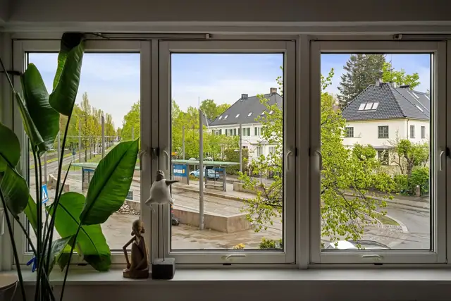 Leiligheten bærer preg av pent bruk, og har en flott beliggenhet ved Frognerparken.