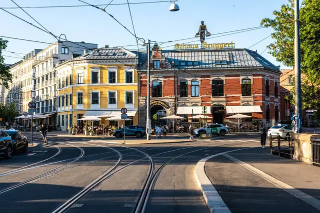 På Grünerløkka bor du urbant med uteliv, markeder, butikker, kino og kultur, samtidig fine turmuligheter i frodige og grønne omgivelser i gåavstand fra ytterdøren.