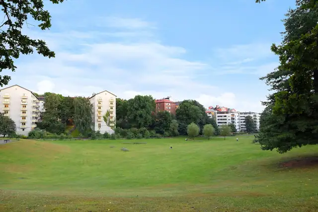 Populære Iladalen park er kun en kort spasertur unna leiligheten.