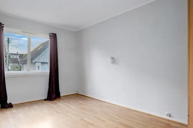 Hoved soverom i 1 etasje.