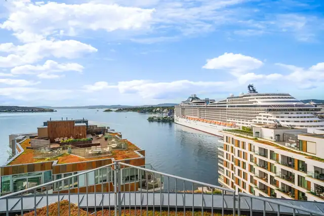 Tjuvholmen ligger nesten utenkelig flott til - som en bilfri oase midt i Oslofjorden, på en av hovedstadens aller mest attraktive tomter.